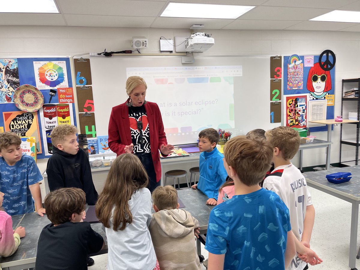 jennieberkley's tweet image. Take advantage of opportunities- so many teachable moments &amp;amp; connections to life surround us. Don’t miss them. Thank you to a quick art visit ⁦@pattisonpath⁩ for #MondayMotivation 🌗🌘🌒🌓❤️