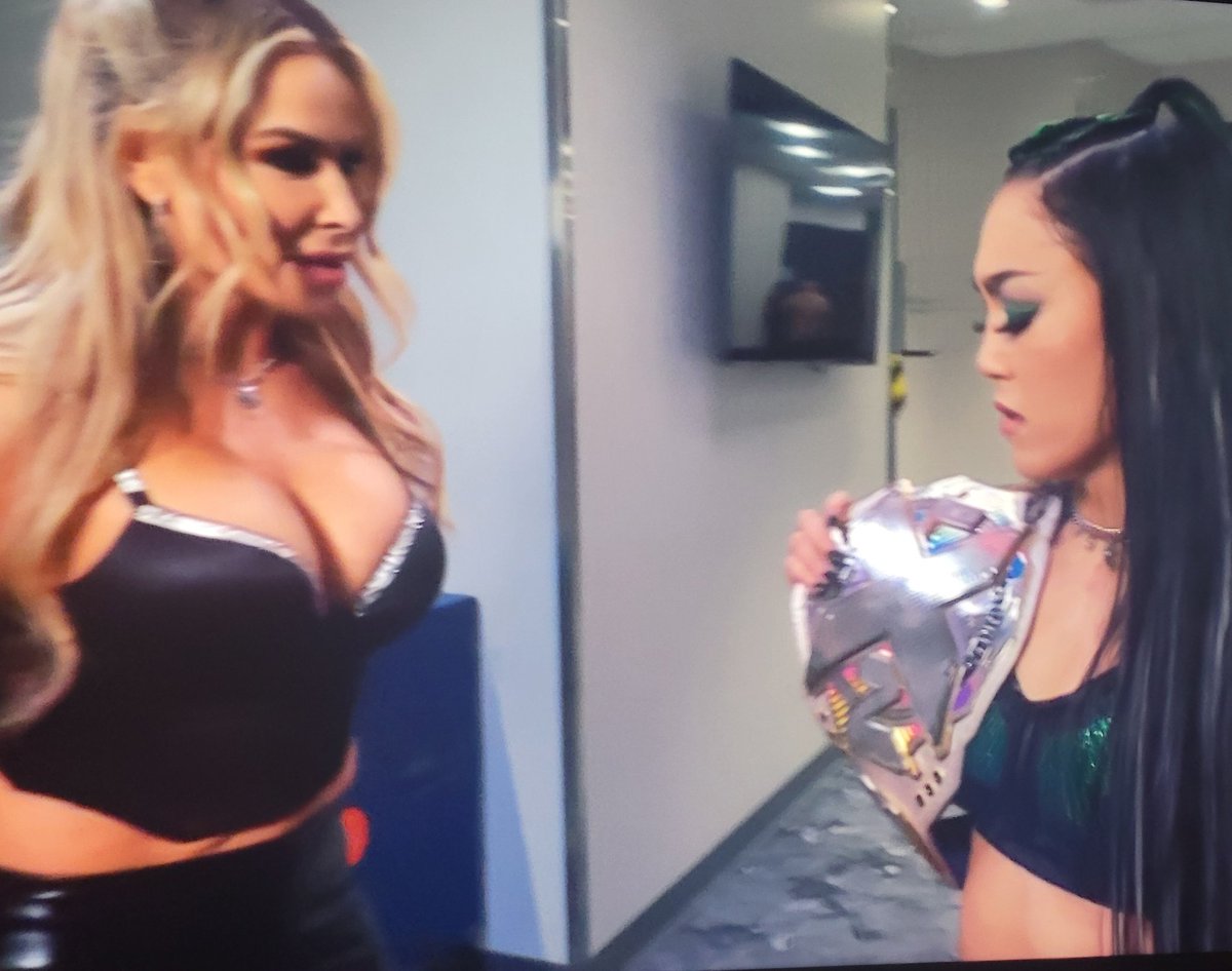 @NatbyNature had her distracted 👀