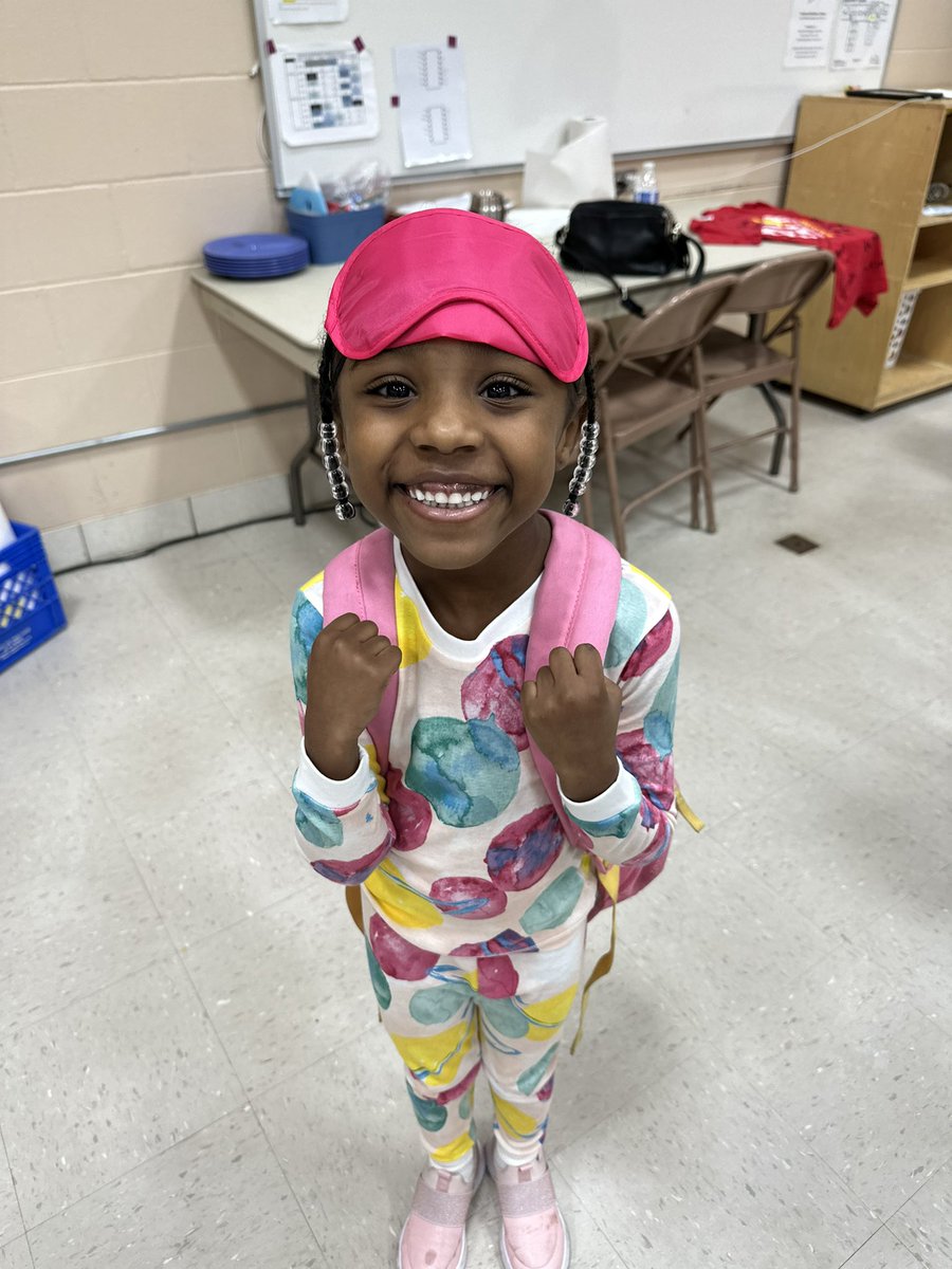 This <a href="/D123Hannum/">D123 Hannum</a>  Bear pulled off a 2fer today: pajamas for pj day with planets on them for eclipse day 🙌🏼🙌🏼