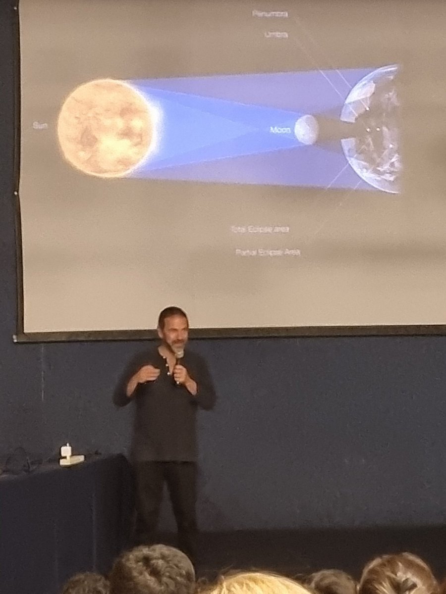 Gracias <a href="/joseedelstein/">Jose Edelstein</a> por una charla excelente!!. Mis estudiantes de Fisica agradecidos!!
Felicitaciones a mi amiga <a href="/FisicaVanesaPV/">VanesaPV</a> por hacerlo posible.