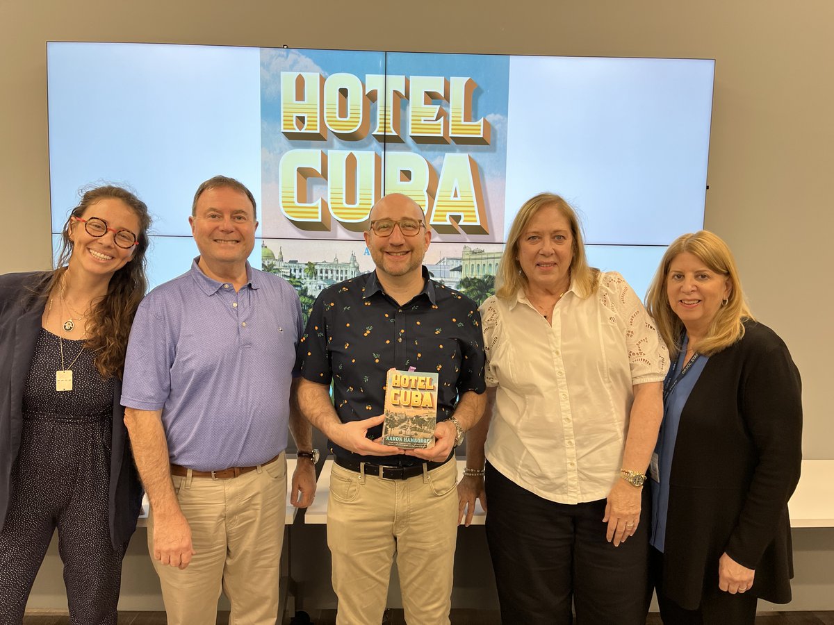 An amazing night presenting Hotel Cuba in Fort Lauderdale. Several Jewish Cubans in the audience. One of them has ancestors from the same shtetl in Belarus where my grandmother came from, and his family also immigrated to Cuba, just as she did! What a coincidence!