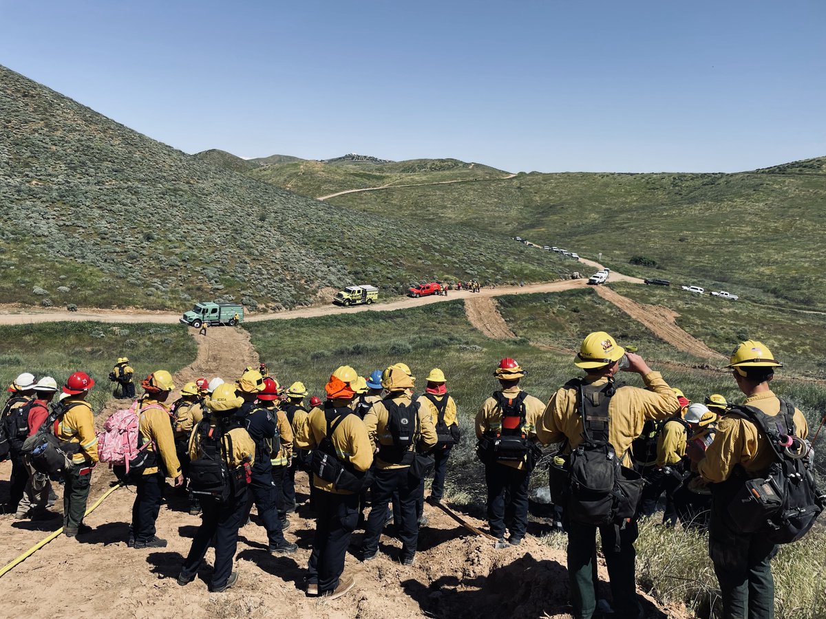 Learn how to prevent human-caused fires by visiting ReadyForWildfire.Org. Thank you to @CoronaFireDept for hosting the Wildland Fire Origin and Cause FI-210 class this week and to @usfs_r5, @CAL_FIRE, @BLMFire, & @usfire for the amazing instruction & guidance they provided.