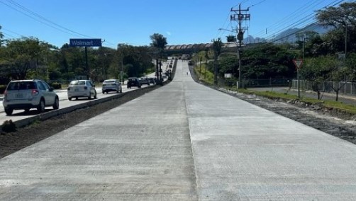 Aquí me imagino buses-e en vía exclusiva con frecuencias de 5min para llevar turistas del SJO a la Estación Central Alajuela y la terminal Fecosa. Y repetir en los otros centros urbanos grandes.

Intermodalidad de calidad, de avión a avión, para nuestros 2,3 millones de turistas.