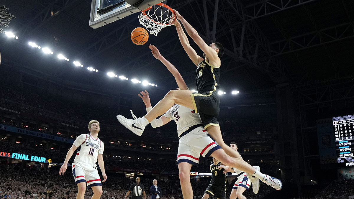 🏀 Termina la primera mitad. UConn vence 36-30 a Purdue. Los lideres anotadores del partido, Zach Edey suma 16 puntos y dos bloqueos, mientras que Tristen Newton anotó 11 unidades y dos asistencias trib.al/MFV0wUR