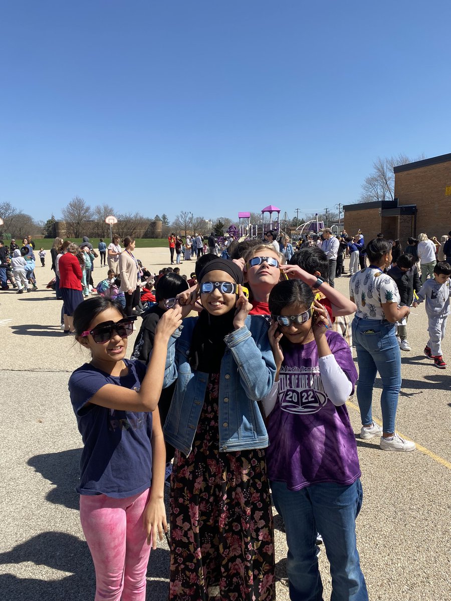 Solar Eclipse 2024 ☀️🌙🕶️ <a href="/MarkTwainD63/">Mark Twain School</a>
