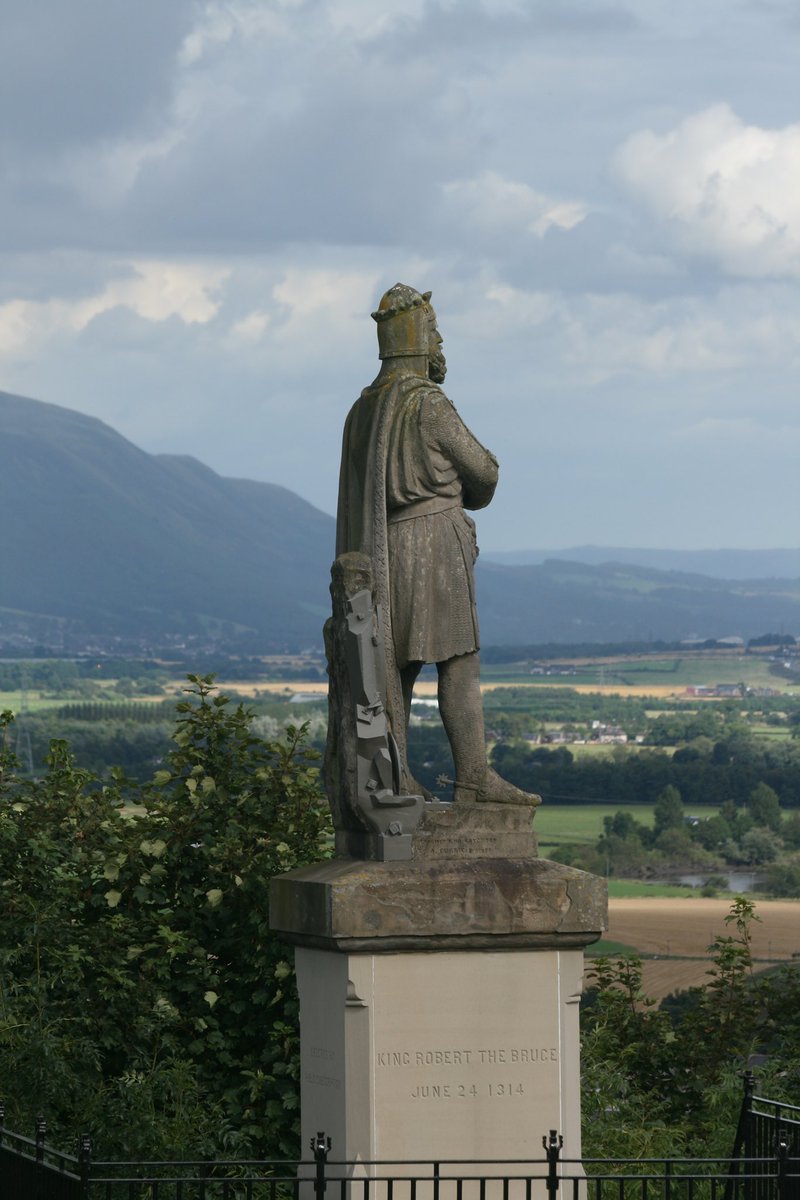 #picoftheday My King Surveys Stirling @ladycultreboot @PennineThe @FionaGrahame @raiphsays @staithesartist @MarySummer1966 @pilaraymara @GREIGEXVS1300A @moleatthedoor @mrs_counter @Catrionareids @JohnDowson66 @fairynuff1979 @ArgyllSeaGlass @weestie97 @cee4cat @defiaye @itsDaibhi