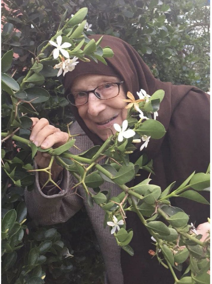 Tragically, I learned that the remains of this elderly Palestinian woman with dementia were found today. Israeli soldiers ordered relatives to leave her and go even though she couldn’t walk, drink or eat alone. DM for details & to interview her grandson. middleeasteye.net/news/war-gaza-…