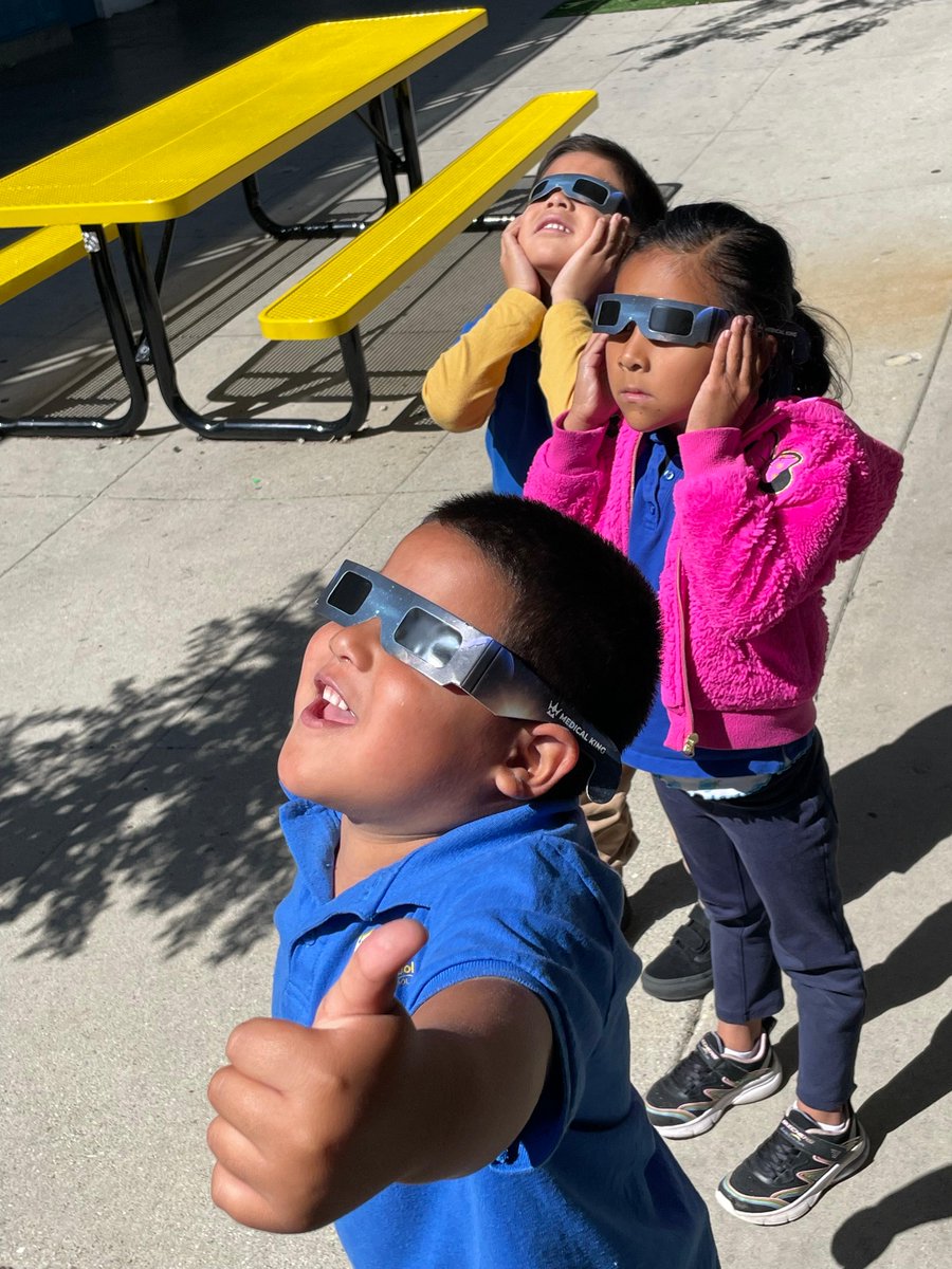 IngeniumSchools's tweet image. Our students safely enjoying the solar eclipse today 🌞🌚
.
.
.
#EclipseJoy #SafeViewing #StudentAstronomy #CosmicWonder #SolarEclipse #IngeniumSchools