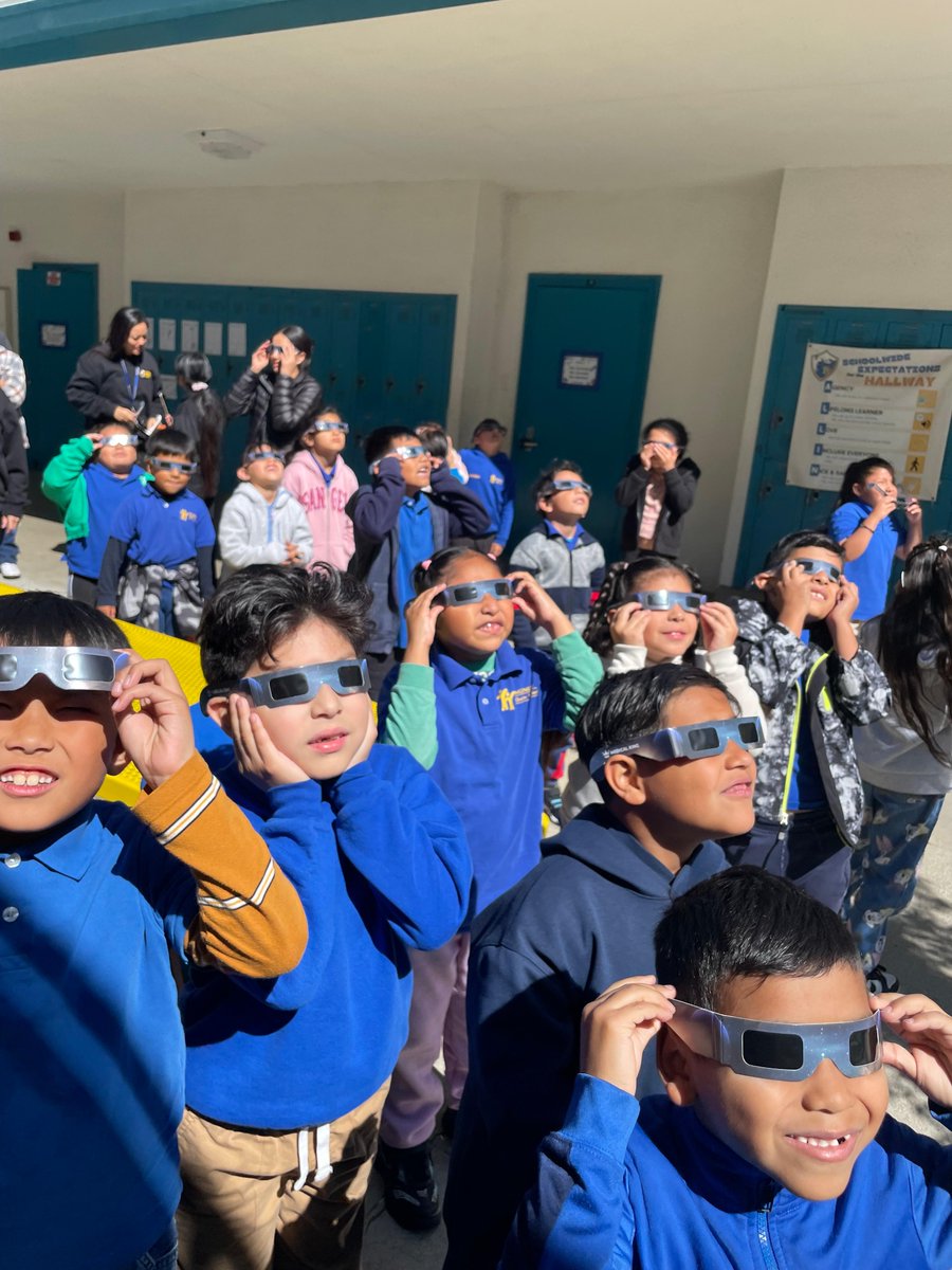 IngeniumSchools's tweet image. Our students safely enjoying the solar eclipse today 🌞🌚
.
.
.
#EclipseJoy #SafeViewing #StudentAstronomy #CosmicWonder #SolarEclipse #IngeniumSchools
