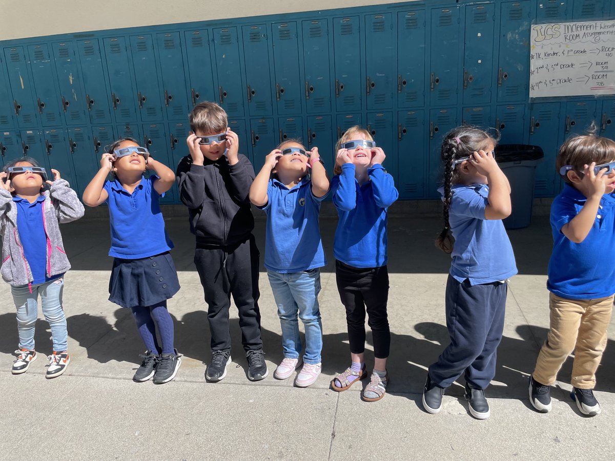 IngeniumSchools's tweet image. Our students safely enjoying the solar eclipse today 🌞🌚
.
.
.
#EclipseJoy #SafeViewing #StudentAstronomy #CosmicWonder #SolarEclipse #IngeniumSchools