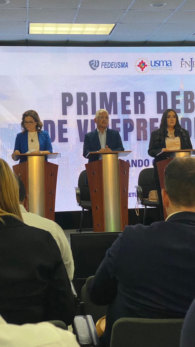 GLORIACAMANO's tweet photo. @BlandonJose Volvió a demostrar que es uno de los líderes mejor preparados de Panamá, con capacidad y ganas de hacer justicia al pueblo. #Blandon y #Rómulo están listos para ejecutar #UnPlanParaTodos que llevará soluciones y no perdigones #CierreDeMina #BlandónVice @romuloroux https://t.co/ksEbLndYko