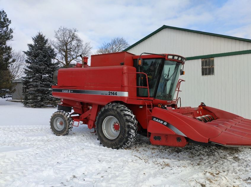 Don't see ton of CaseIH 2144 combines sold at auction. Sharp one sold today on online farm auction in Bolton, Ontario. Sold w/ 6-row corn head. Highest price on 2144 in 14+ Years. View 2144 prices here: tinyurl.com/MachineryPete-…