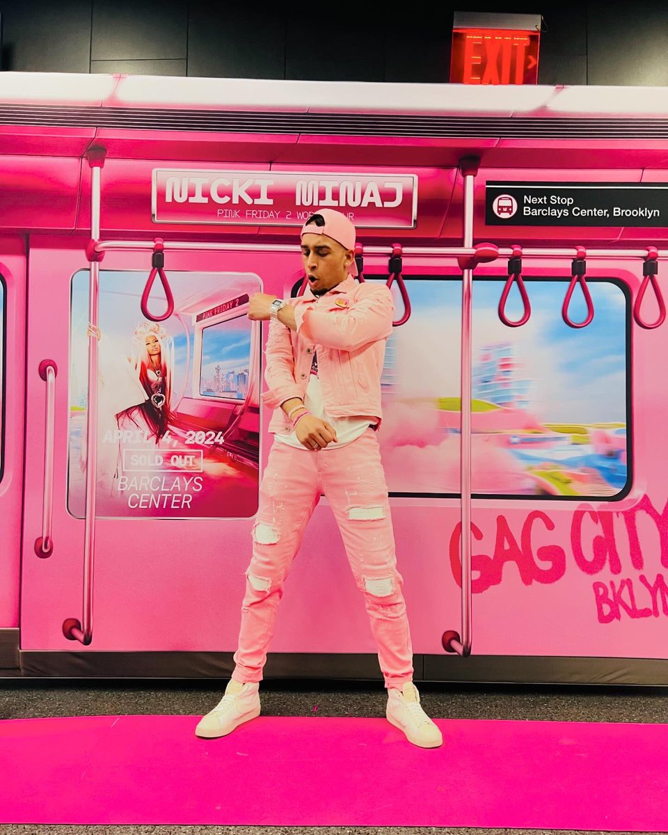 GoAngelGomez's tweet photo. Draw the 4️⃣ / 5️⃣ REVERSE! I’m the UNO b*tch! - @nickiminaj #gagcitybrooklyn was everything! I’m still soaking it all in, PAUSE. The energy was on 10! And mother delivered! 👑👑👑🎀🎀🎀 

S/O to @eckzavier for that 1st pic! Shits firee bro! 🙏🏾

#nickiminaj  #GagCity #pinkfriday2 https://t.co/XcB8Owlz42