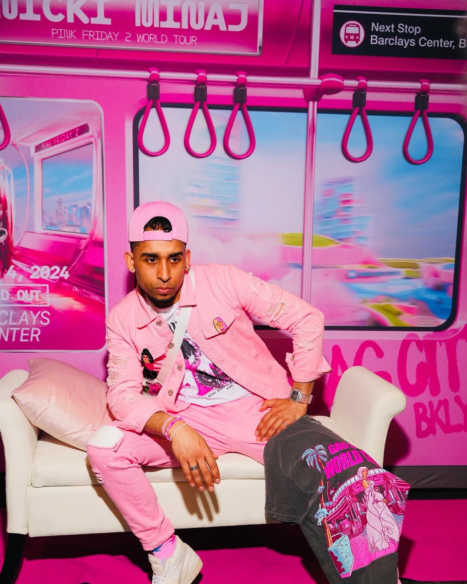 GoAngelGomez's tweet photo. Draw the 4️⃣ / 5️⃣ REVERSE! I’m the UNO b*tch! - @nickiminaj #gagcitybrooklyn was everything! I’m still soaking it all in, PAUSE. The energy was on 10! And mother delivered! 👑👑👑🎀🎀🎀 

S/O to @eckzavier for that 1st pic! Shits firee bro! 🙏🏾

#nickiminaj  #GagCity #pinkfriday2 https://t.co/XcB8Owlz42