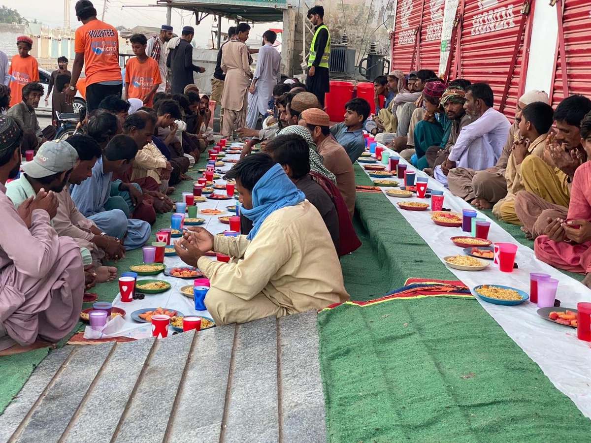 Gwadar_Pro's tweet image. The Embassy of the People’s Republic of China in Pakistan in collaboration with China Overseas Ports Holding Company (#COPHC), the operator of Gwadar Port and Free Zone organized an iftar dinner for the needy families in #Gwadar.