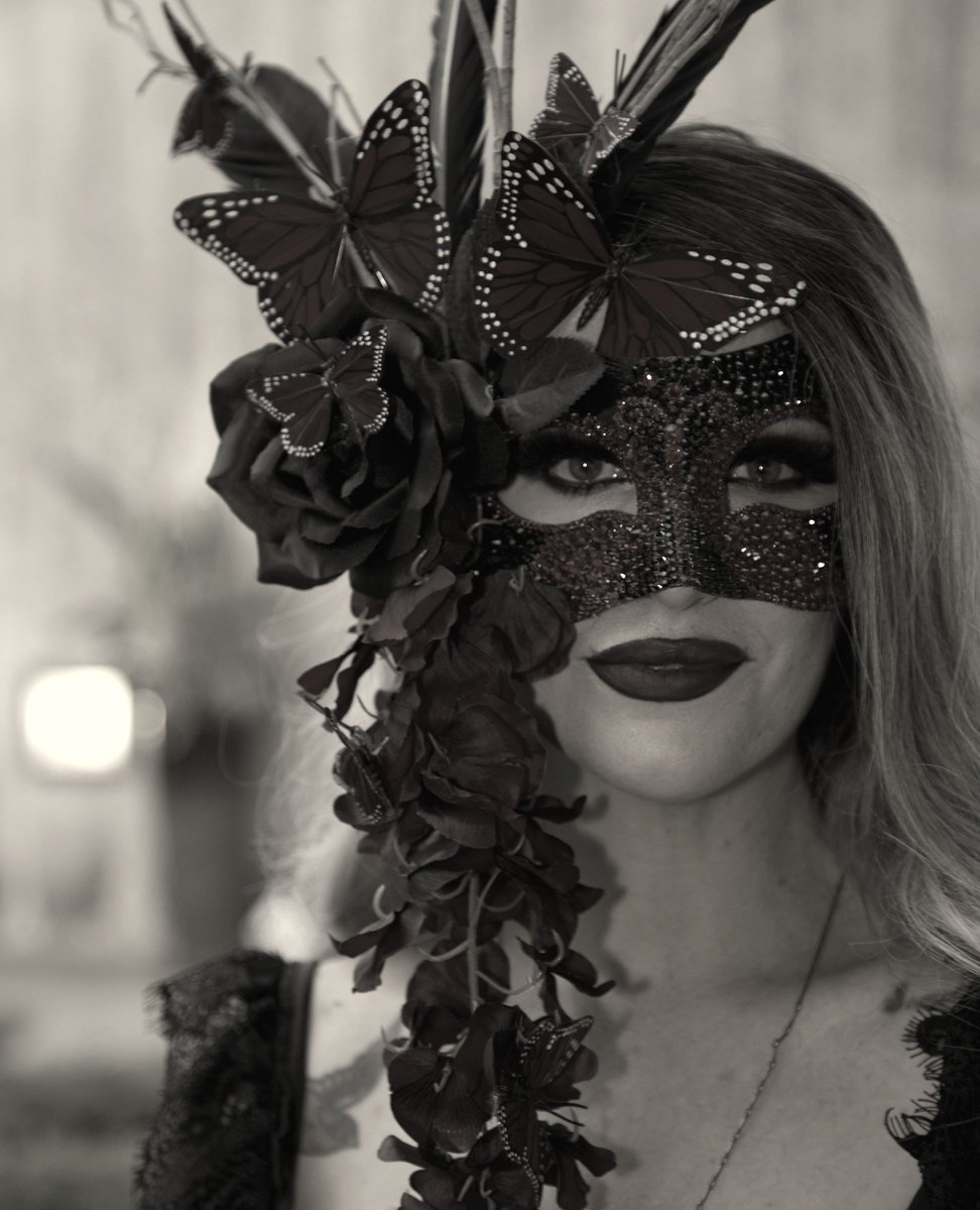 Be enchanted by a night of revelry and intrigue.  Our official Fiesta San Antonio masquerade event April 20th at the DoSeum.  It will be a memorable evening for everyone.  Supporting a good cause while having fun is always win-win. A 21 and Up event.  
#partytime #11daysleft