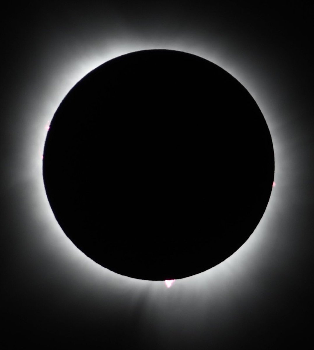 Wife took this pic from the boat on Lake Hamilton. Are those solar flares <a href="/ToddYakoubian/">Todd Yakoubian</a>?