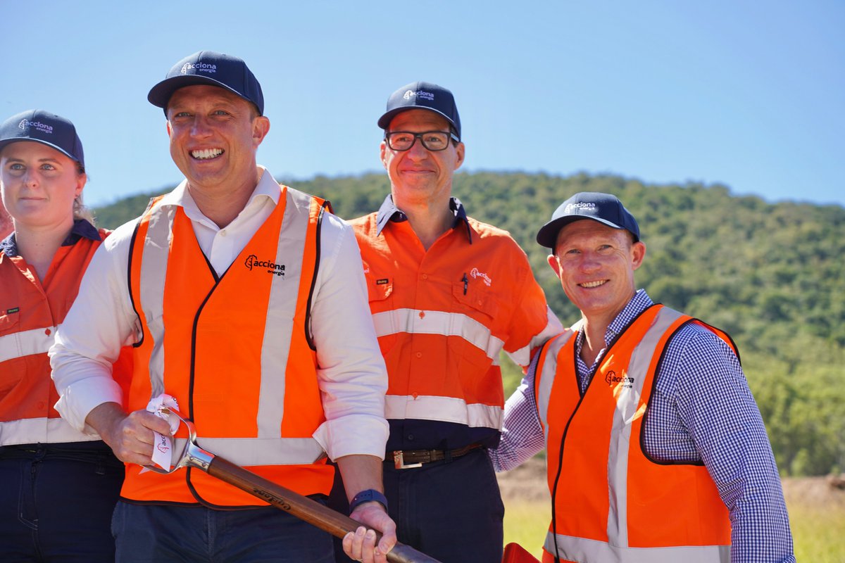MickdeBrenni's tweet photo. The Aldoga Solar Farm will be a product of the Sunshine State. 

It’s being built by Queenslanders, with locally manufactured steel products. https://t.co/ehofVIzrf8