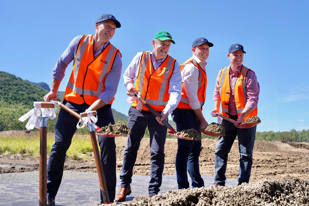 MickdeBrenni's tweet photo. The Aldoga Solar Farm will be a product of the Sunshine State. 

It’s being built by Queenslanders, with locally manufactured steel products. https://t.co/ehofVIzrf8