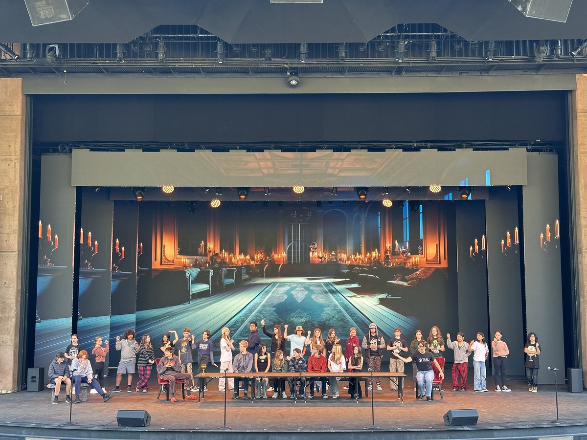 @VIDASHARKS Drama is so excited to perform on Moonlight’s stage this week! Thank you @VistaBlueprint for giving them this opportunity 💙#thearts #addamsfamily #fulldisclosure