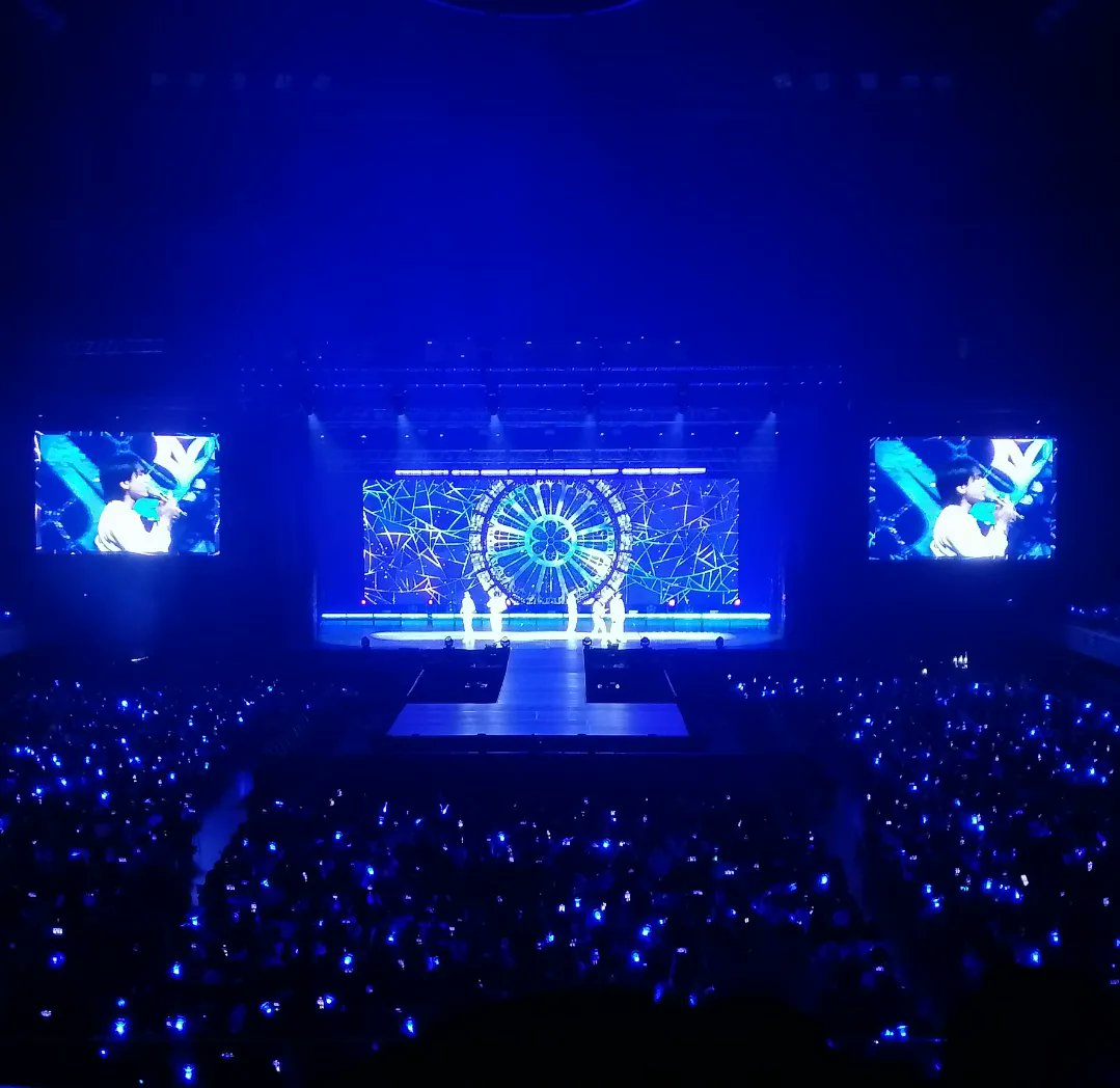 itsalytoons's tweet photo. Still can't belive my best friend and I were part of this blue ocean! Our boys did not disappoint! Their live vocals are just insane! 💙

#BTOB_OurDream_Manila
#BTOB https://t.co/2nANcZf7v3