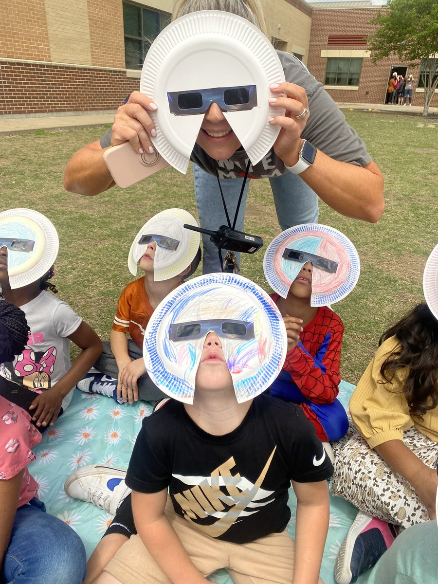 gibbschfrisco's tweet photo. All smiles and safety for my amazing kiddos! #SolarEclipse2024 https://t.co/HaHLkndMPm