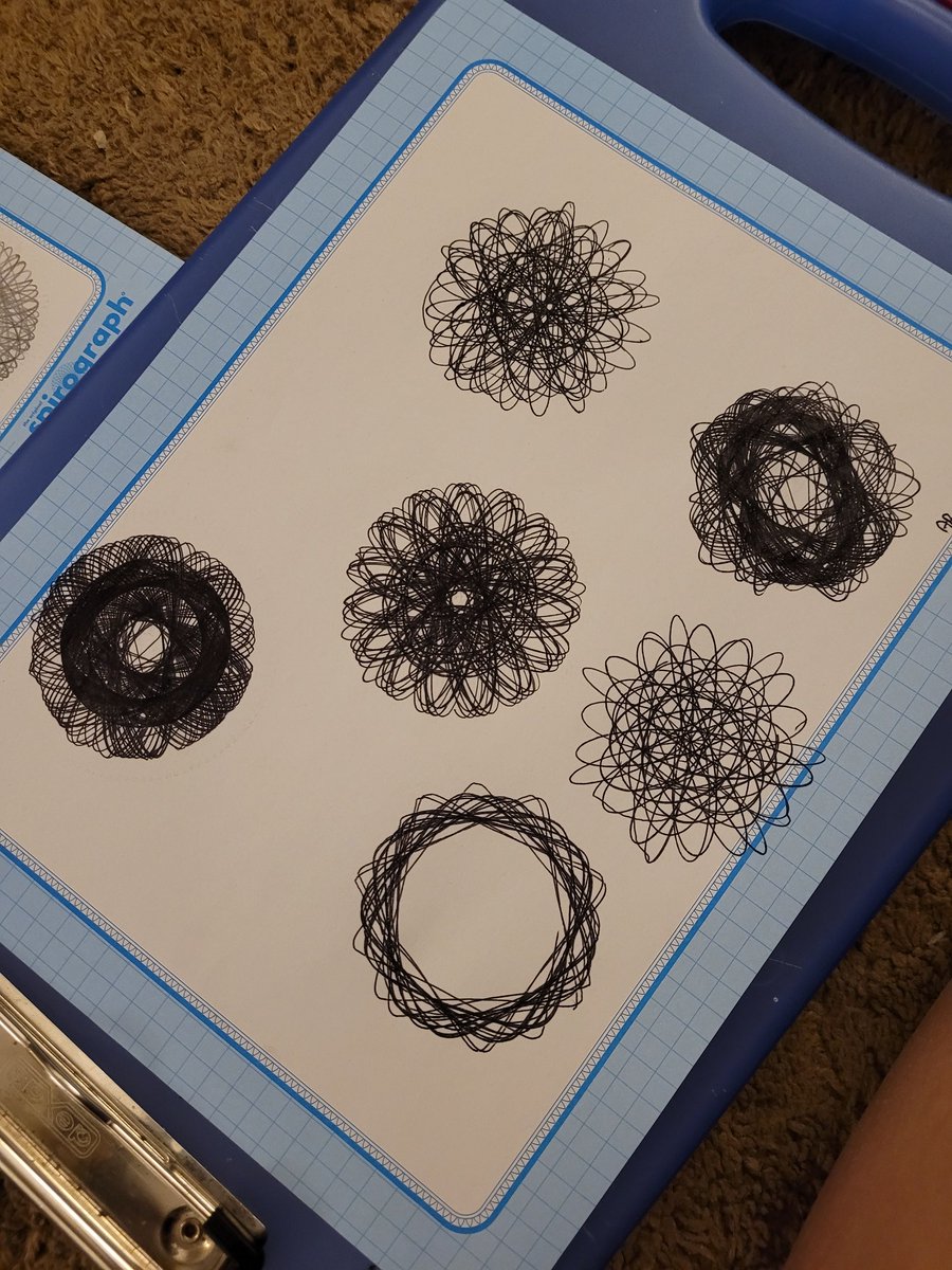 Ashley99169640's tweet image. More spirograph&apos;s 💙💙💙
#spirograph #spirographart #artist #drawing #sketchart