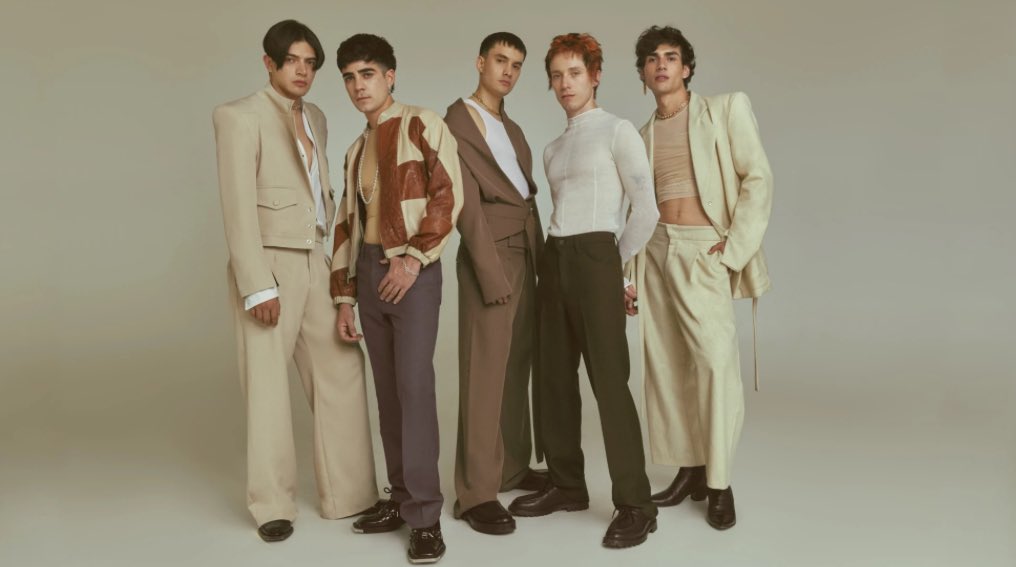 naao_ang's tweet image. SE LA CREYERON? CREYERON QUE YA NOS ÍBAMOS? 😭😭😭😭😭😭😭