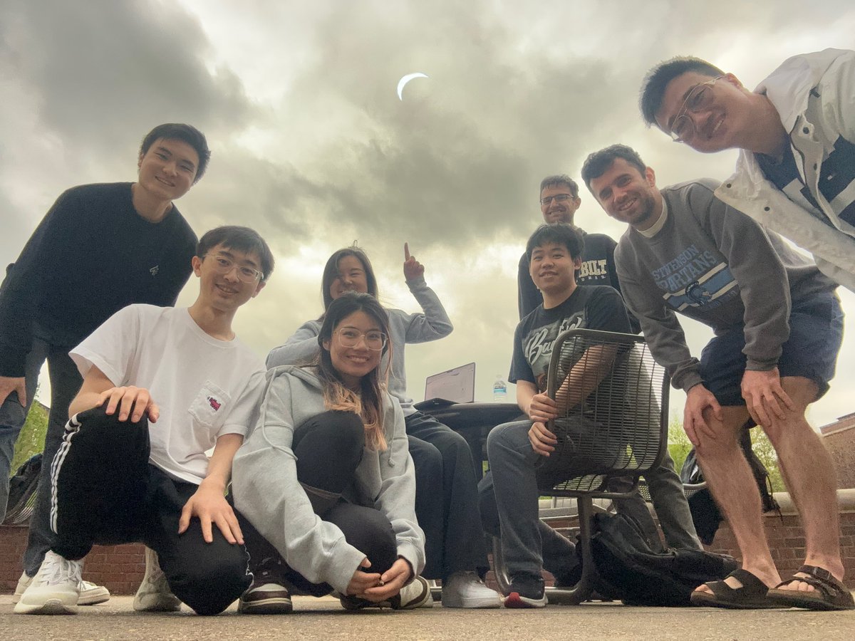 YuHuang_yh's tweet image. Me: “Wasn’t it cloudy when we took our group eclipse pic?” My student: “Ya! I photoshopped the sun in our picture!” 😂😂😂