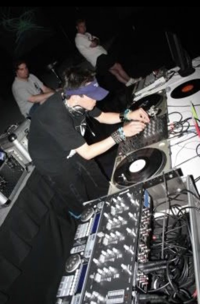 Wanna see something else crazy? Here’s me spinning Anthrocon 01 😂