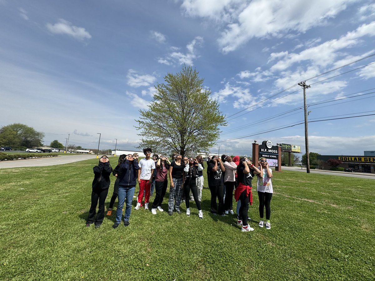 HenryMossMiddle's tweet photo. 2024 Eclipse was a fun experience for our Dragons! https://t.co/5n0gSicFva