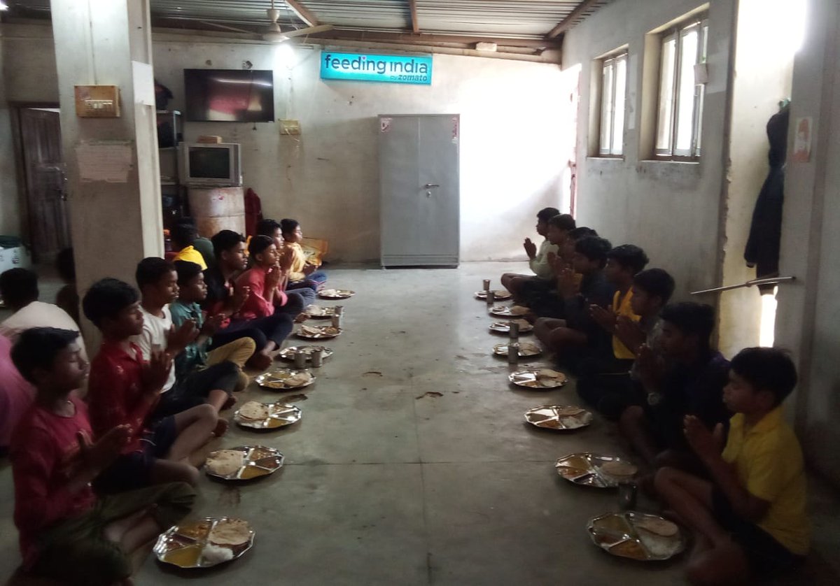 ParivaarRES's tweet photo. We extend our sincerest thanks to Feeding India for their support in providing nourishment to the children residing at Parivaar boys' and girls' hostel, situated in Mandla district.                      #parivaar_residentials #FeedingIndia #DailyFeedingProgramFI #ChildNutrition https://t.co/ZbmgmZPpcD