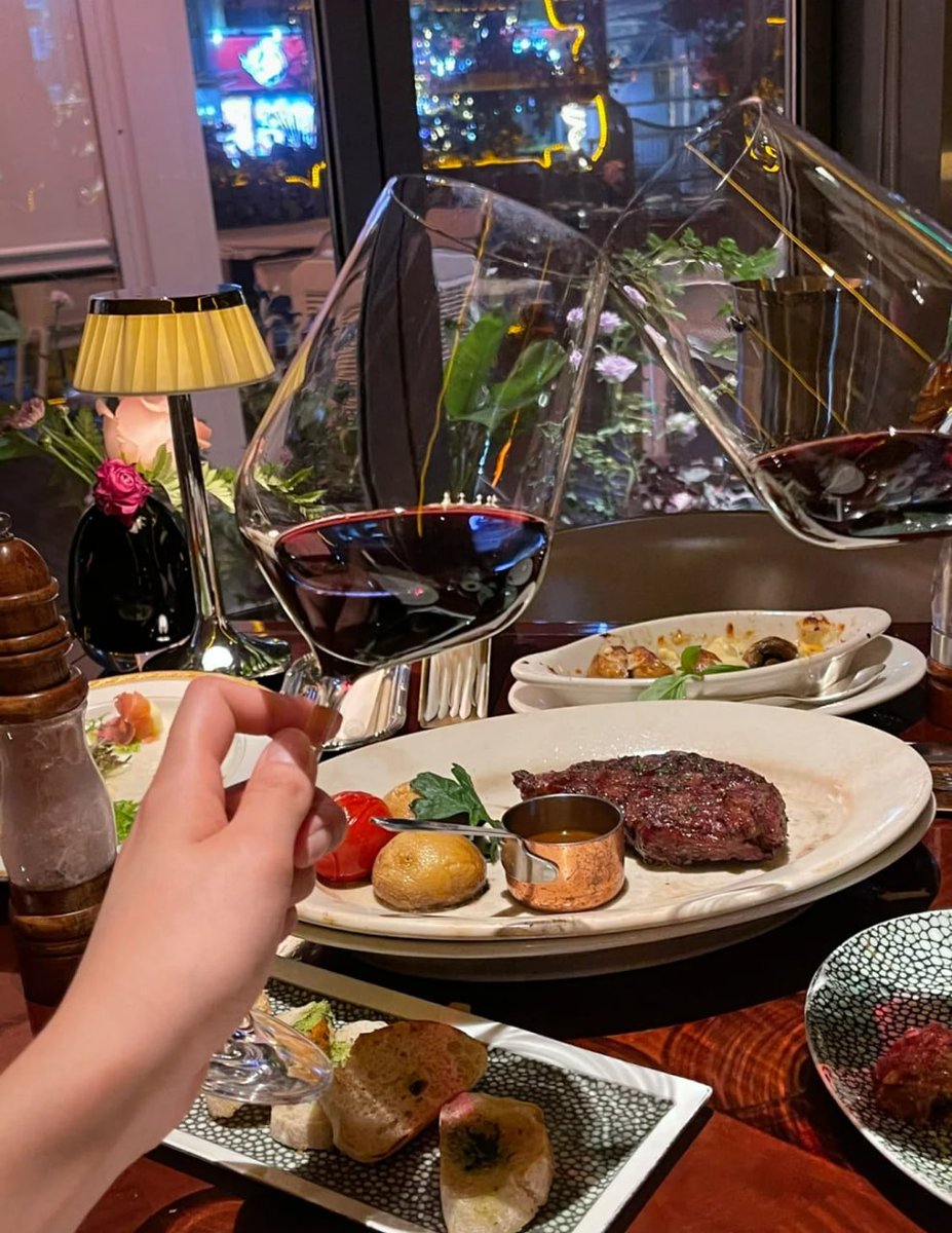 AnabelicAcid's tweet photo. This is what I had for dinner with friends today. Very delicious!😋 https://t.co/TY72fazIMn