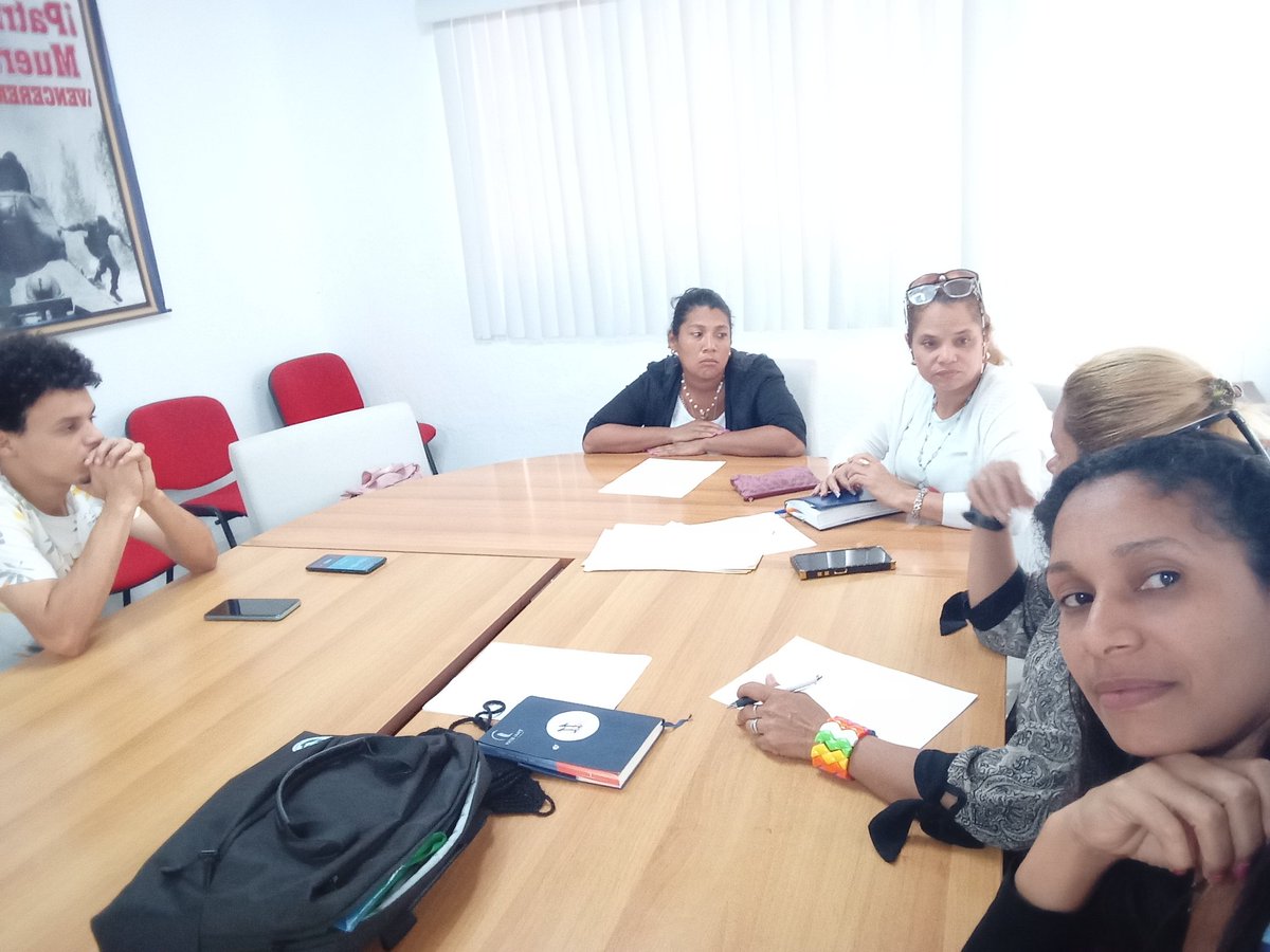 En la tarde de hoy  nuestro núcleo del PCC realizó la Asamblea de Balance, donde se evaluaron los resultados del último período y se plantearon las proyecciones de trabajo para la próxima etapa. #GenteQueSuma #UnidosXCuba #CDRCuba #CDRHabana