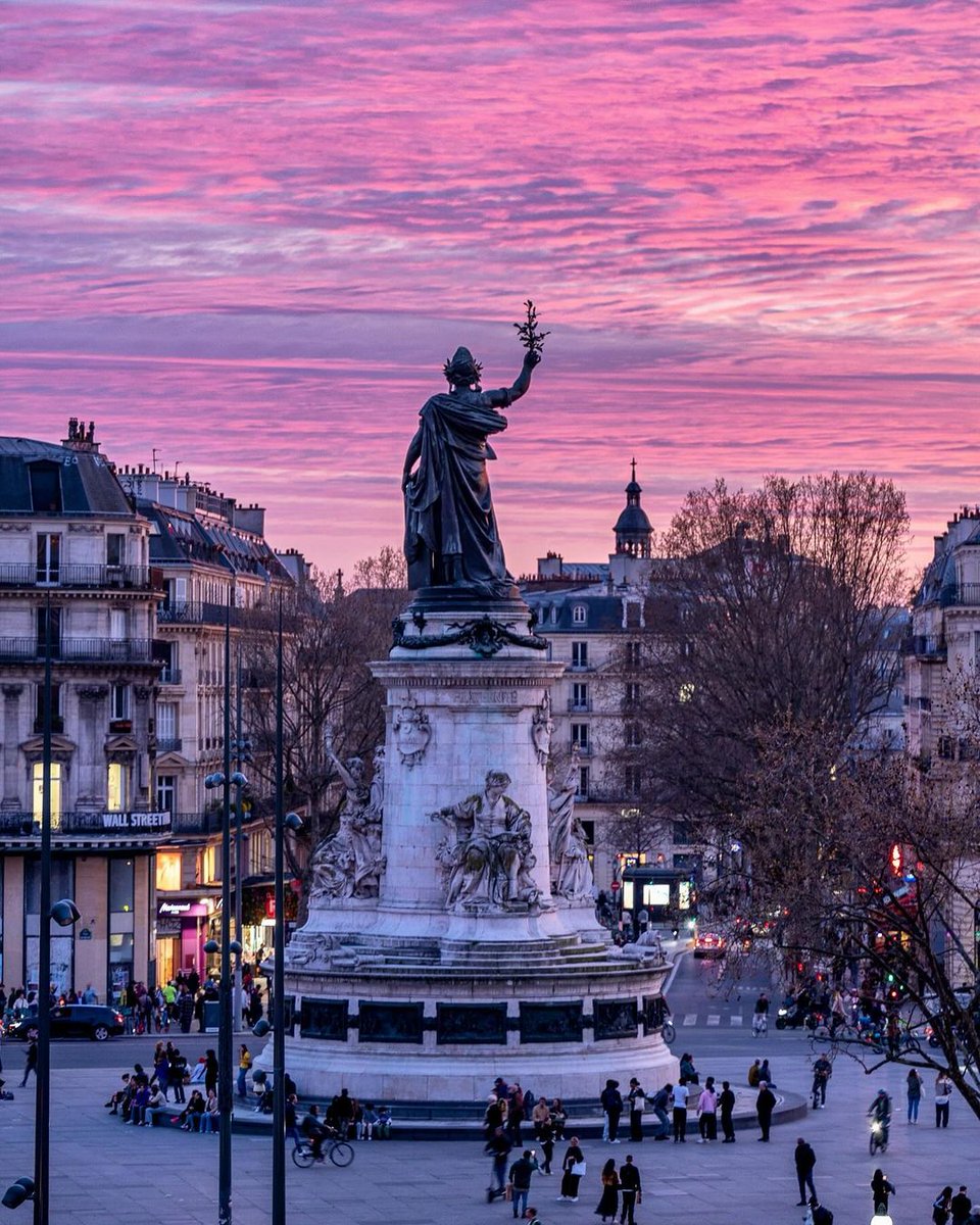 Paris, France 🇫🇷 The Monument à la République, located in the heart of Paris, is a majestic tribute to the principles of liberty, equality, and fraternity. 📸elisabarg