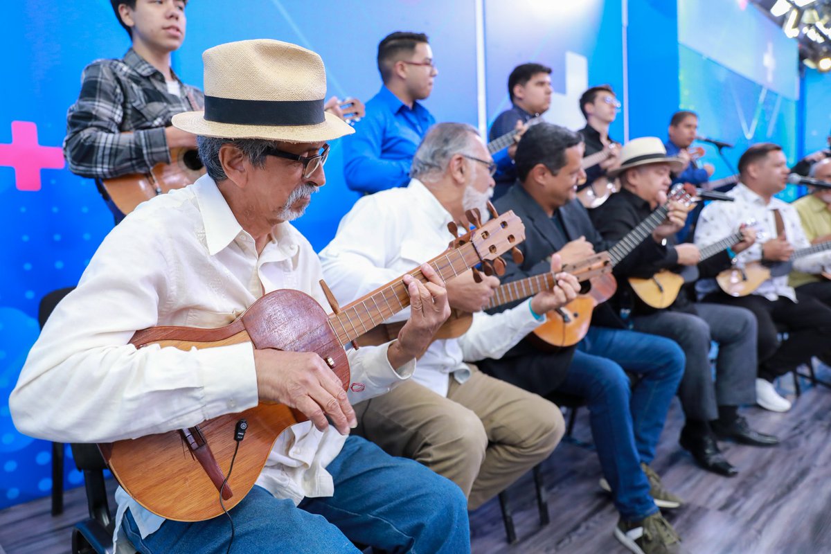 En el segmento “Con Maduro Más Cultura” celebramos a lo grande el Cuatro, instrumento con el que enaltecemos la identidad del pueblo venezolano. Cuántas cosas bonitas están haciendo las cultoras y los cultores que debemos difundir y mostrar con mucha fuerza. ¡Viva la Cultura de…