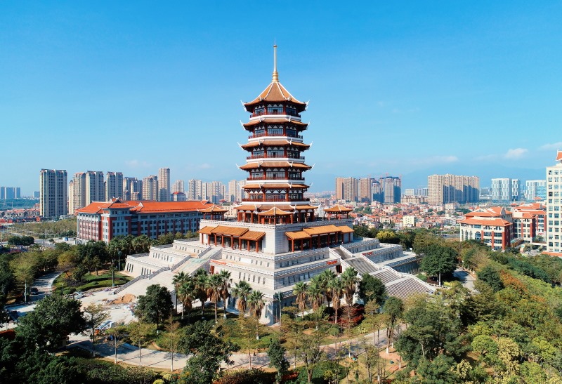 Jimei Humanities Museum in Jimei Tower is also one of the “most beautiful public cultural spaces” in China. The exhibitions here will take you travel through time and space. If you happen to be in Xiamen, you can register to visit with a valid passport.#VisitXiamen #LifeisXiamen