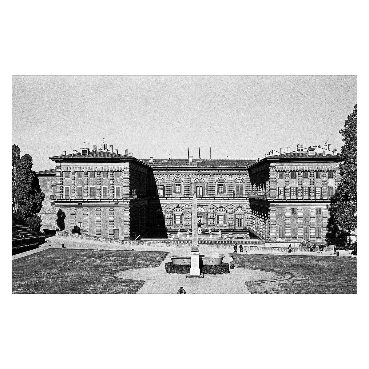 #palazzopitti #firenzepersempre #paesaggioitaliano #fotografiaanalogica #rodinal #35mmfilm #filmphotography #vedutismo #italianlandscapephotography #italianart #architetturaitaliana