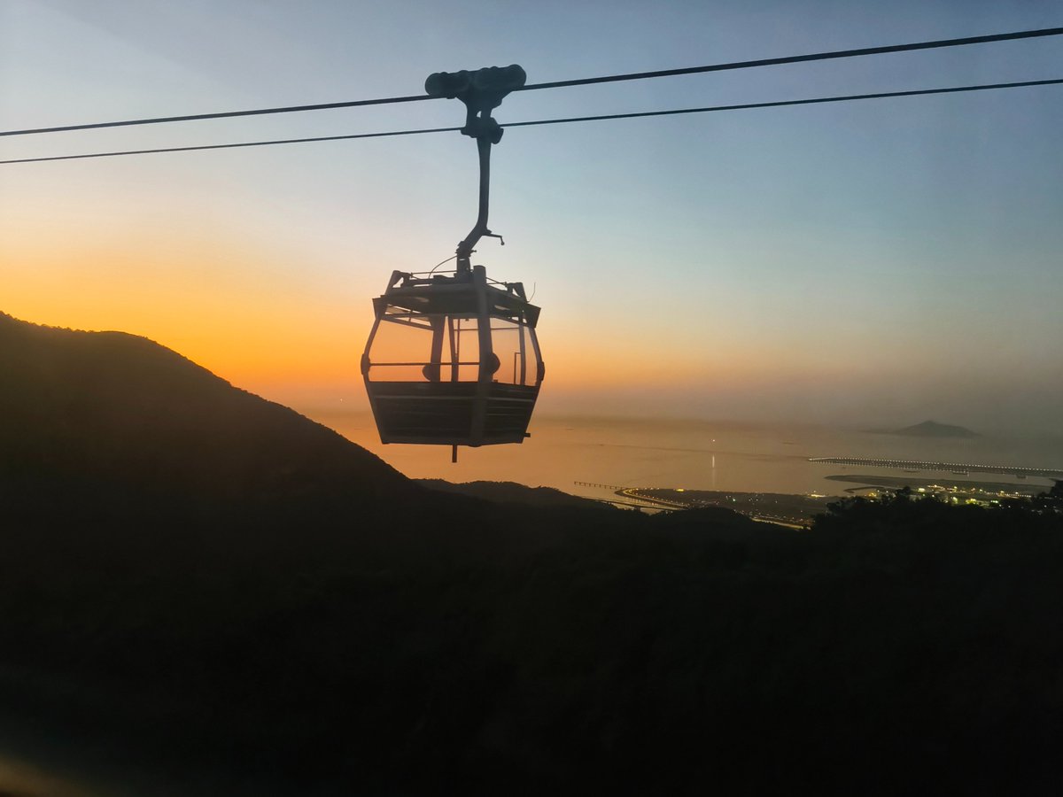 dpcwatcher's tweet image. The night came quietly, with the coolness and silence of the night.  --Ngong Ping 360