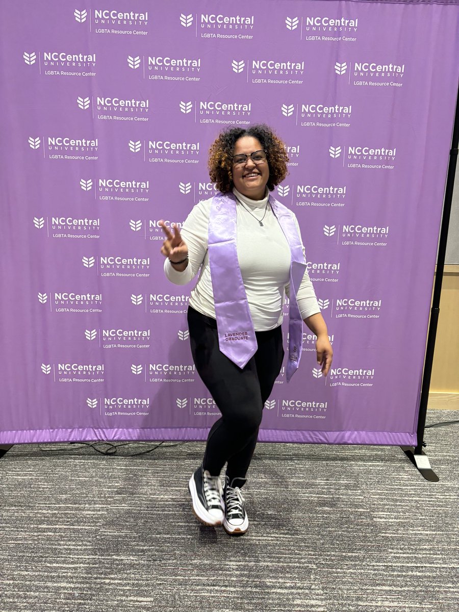 meyahfromda4's tweet photo. One step closer to graduating, it’s getting real now that I got my first graduation stole! It’s up when I officially mastered it in December! https://t.co/CNjHgkbzBa
