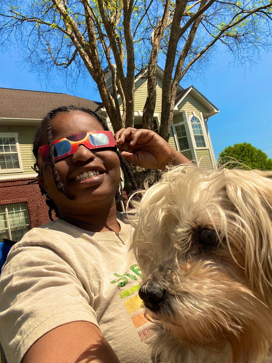 Oh how I wish I was in Dallas! Oh well, I guess I’ll just watch by myself in a lounge chair with my dog enjoying the 84% coverage. Cool nonetheless! Thanks @alanadavis1233 for the goggles!