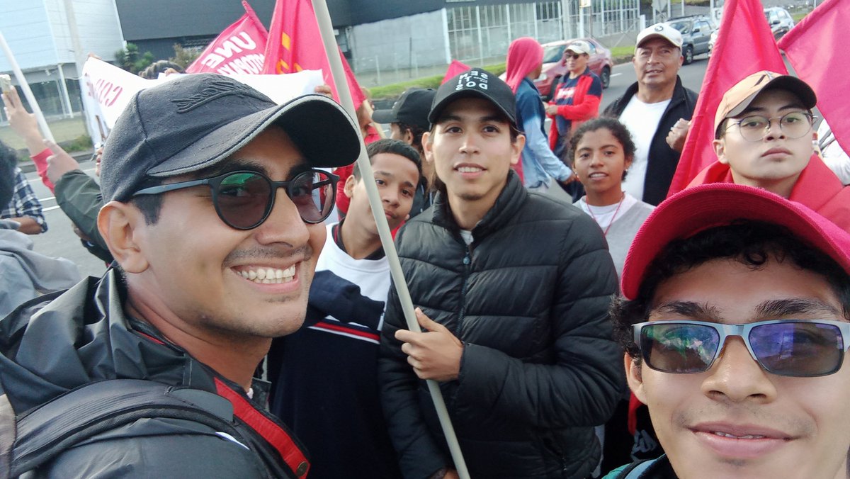 Cuatro días de lucha en la Marcha Nacional por Educación en Emergencia, el día de hoy termina esta jornada en el Centro Histórico. #EducaciónEnEmergencia #Ecuador