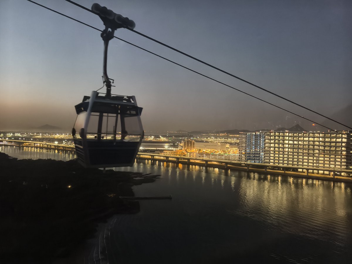 dpcwatcher's tweet image. The night came quietly, with the coolness and silence of the night.  --Ngong Ping 360