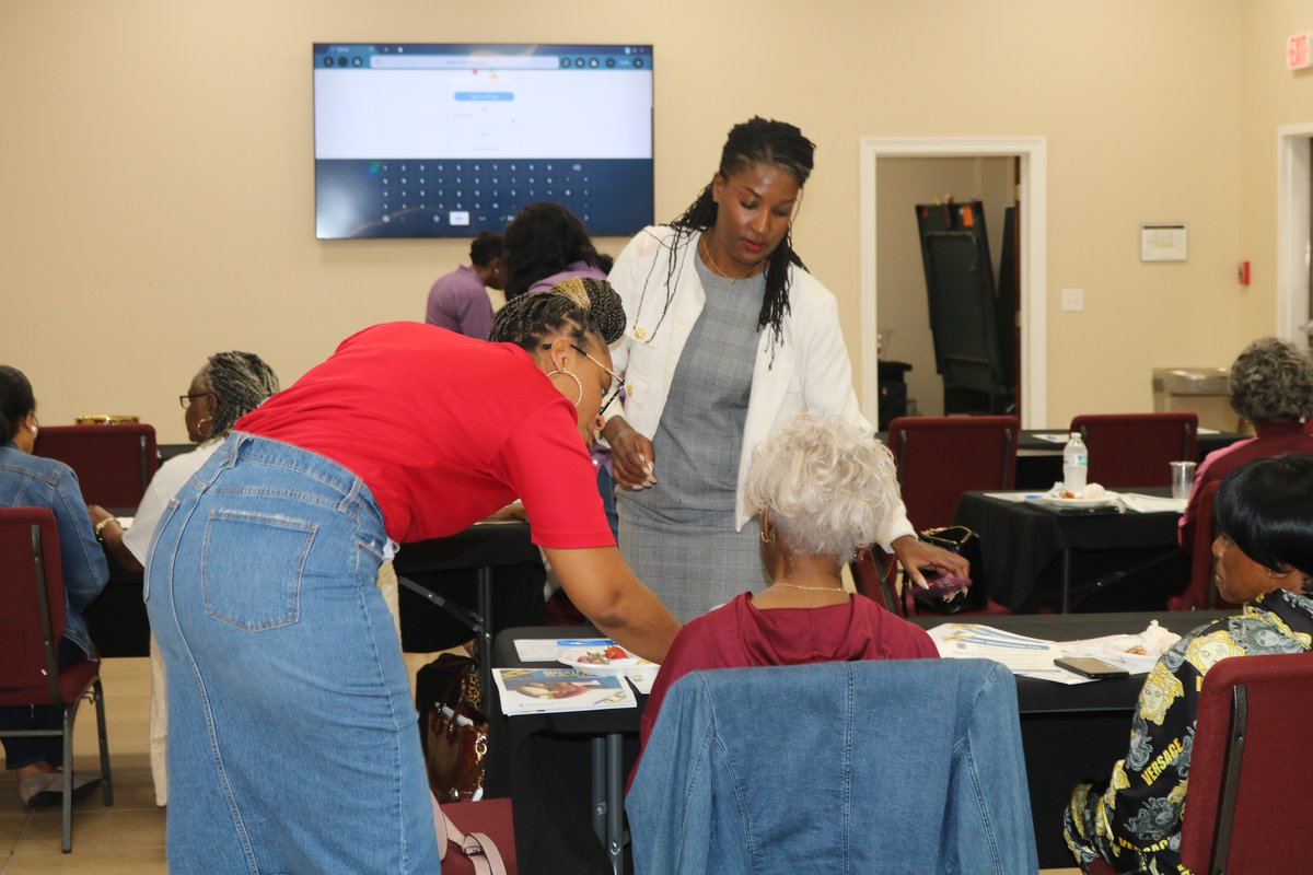 StrongLinkTech's tweet image. 💙📱 StrongLink Technology is excited to launch smartphone workshops for our beloved seniors in the community! 📱👵🏼 Join us and learn how to navigate your device like a pro.

#technologyfortheseniors #smartphoneworkshops #communityengagement