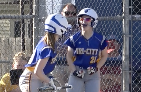 Channel1450com's tweet photo. Williamsville scored two in the top of the seventh to make it a one run game but Tri-City held on for the 5-4 victory.

Highlights of the softball matchup from Buffalo here -
https://t.co/8F5JbVqHnF https://t.co/djExg3omeJ