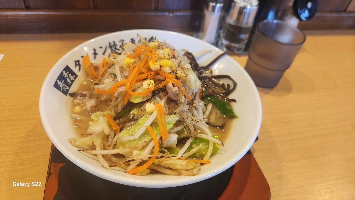 今日の昼は少し早めにふたごやさんへ来ました。やっぱ圧倒的に野菜が旨い、スープが旨い😆 #青森濃厚タンメンふたごや　#ふたごや