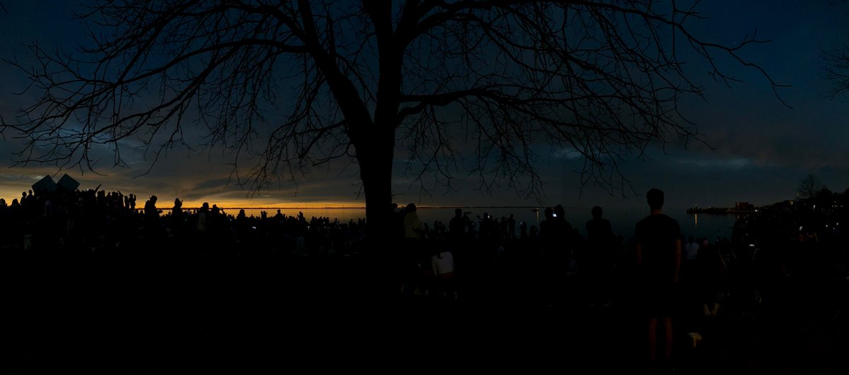 Two minutes of #totality darkness/sunset colours over Lake Ontario at 3:22pm in #Kingston #Ontario #TotalEclipse2024