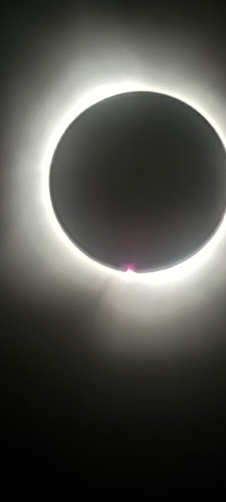 ben_wellick_V's tweet image. Eclipse dump, it dropped 15 degrees by the water when the sun was blotted out, first shot is from a drone and it’s probably the best shot of the city at 3:15pm #Edy #Purdue #Eclipse2024