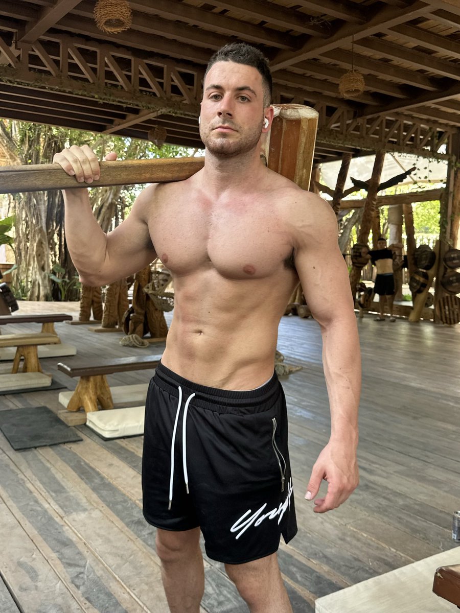 bentzpri's tweet photo. Let’s lift? #fitness https://t.co/vb0p9GzH4b