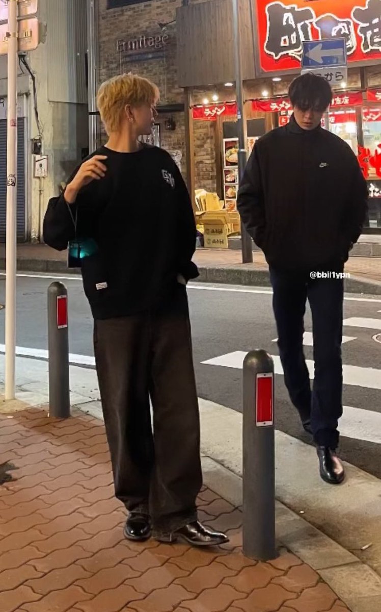 Nunca vou esquecer da entrevista do Babe onde ele fala que manda mensagem pro Billy para eles combinarem roupa pra sair.. a mala deles só deve ter roupa combinando🥹

#BLBญี่ปุ่นหวานมาก